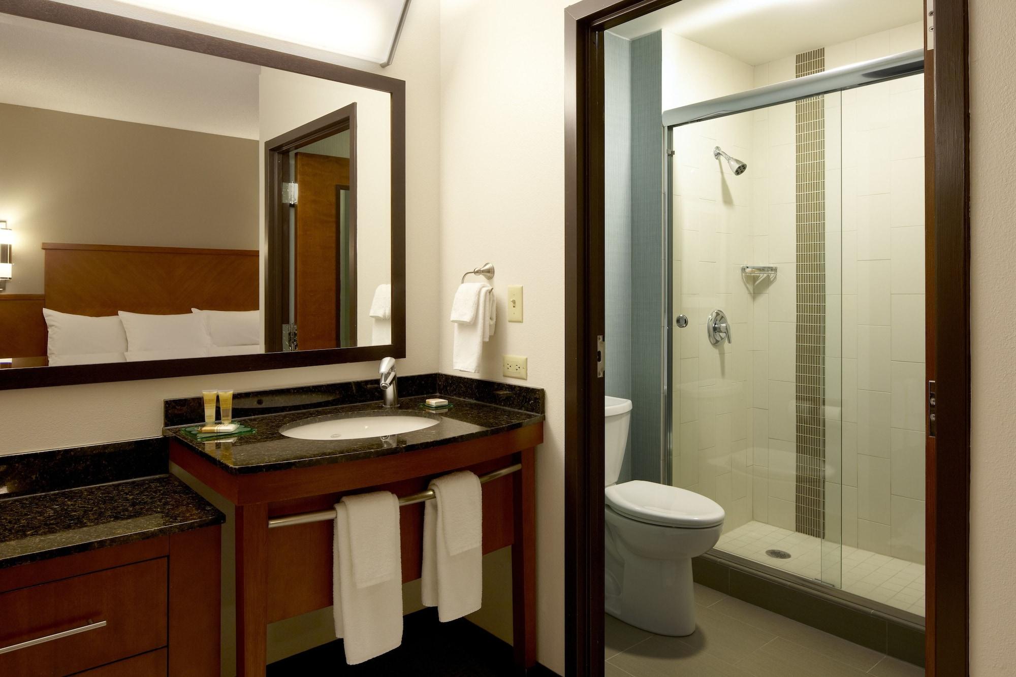 Hyatt Place Worth / Cityview