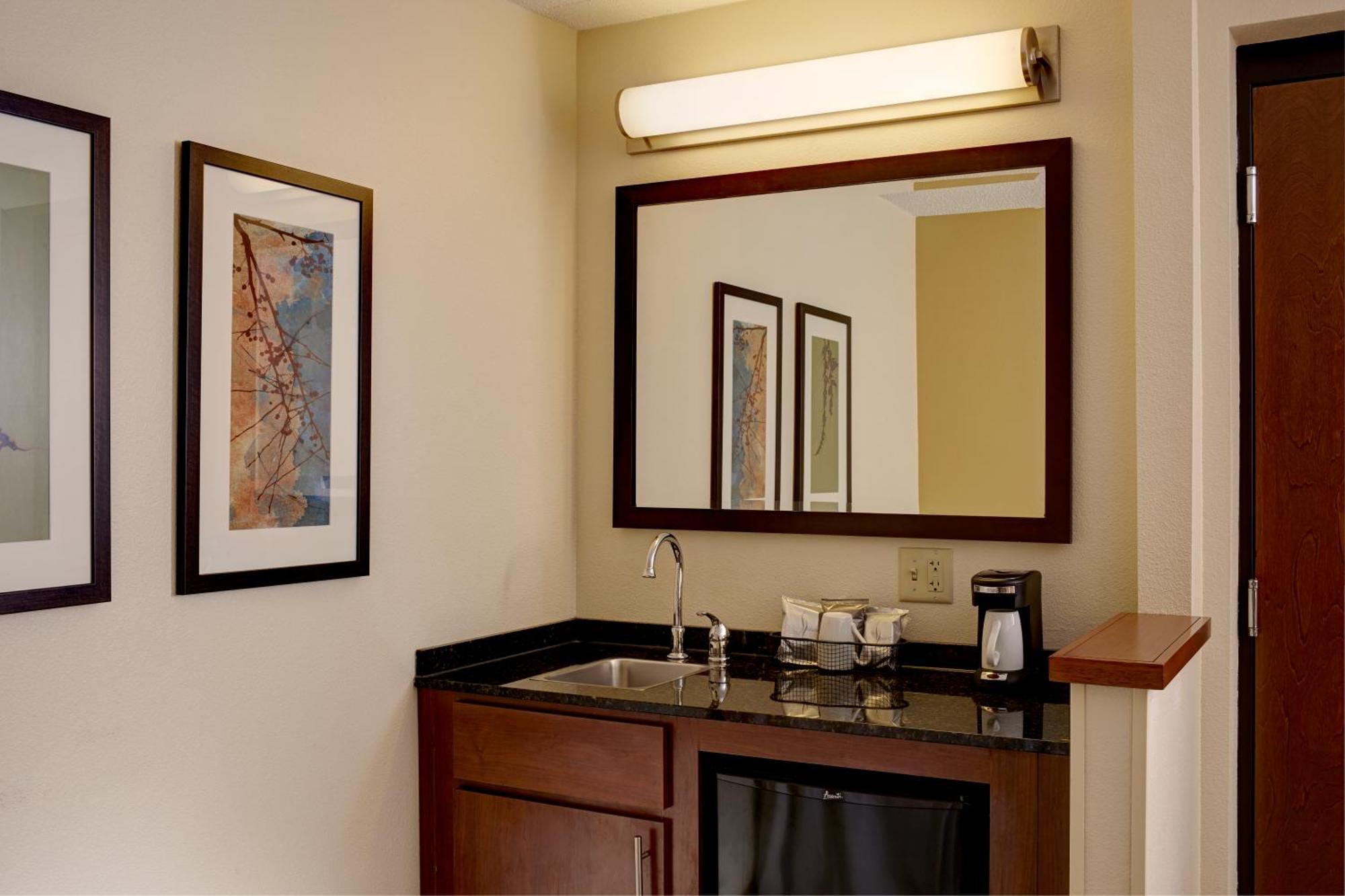 Hyatt Place Worth / Cityview