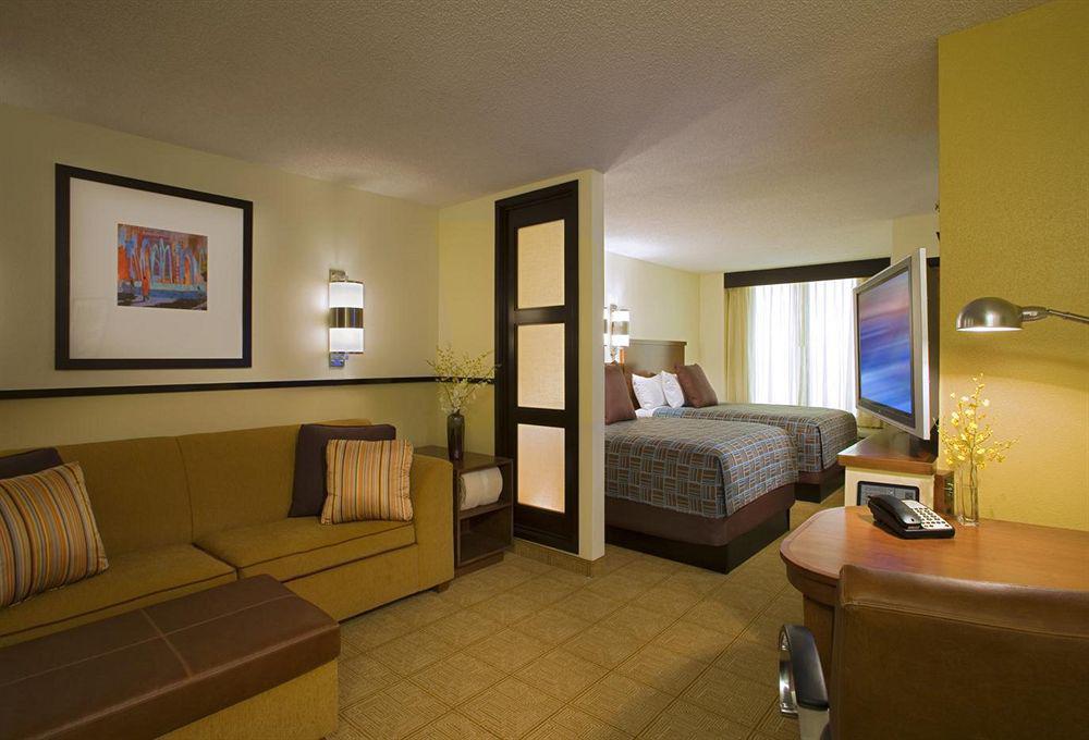 Hyatt Place Worth / Cityview 3*